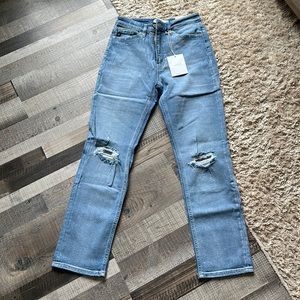 Women’s KanCan straight fit high rise jean!
